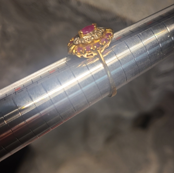 Vintage Natural Ruby & White Diamonds set in yellow gold - Picture 3 of 5